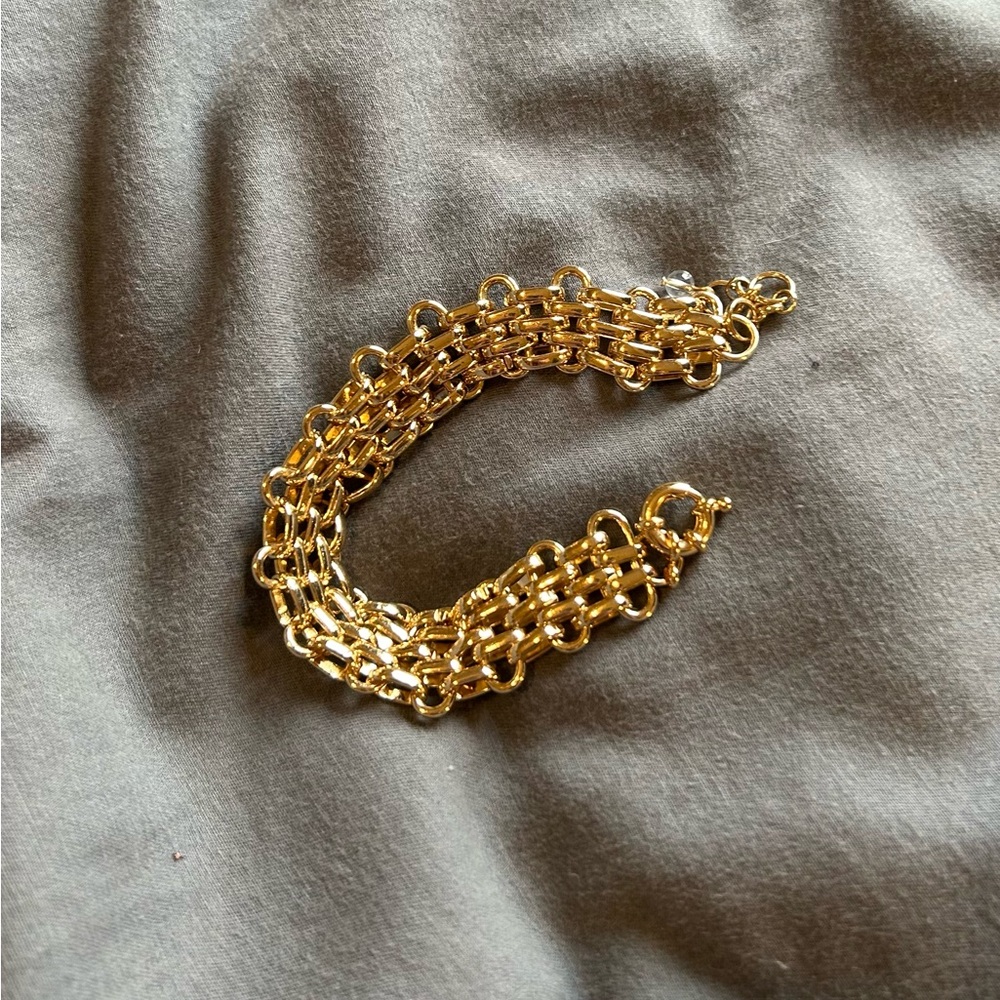 Elegant Gold Chain Bracelet
